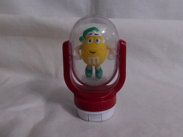 M Ms Yellow Peanut Snow Globe Topper 2010 - $37.17 MXN