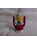 M Ms Yellow Peanut Snow Globe Topper 2010 - €1,70 EUR