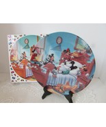 DISNEY COLLECTOR PLATE MICKEY MOUSE THROUGH THE YEARS 8.5&quot; BOXED - $237.69 MXN