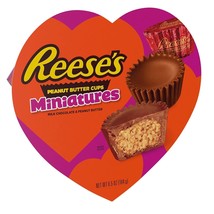 REESE&#39;SMiniatures Milk Chocolate Peanut Butter, Valentine&#39;s Day Candy Gift Box, - £22.52 GBP