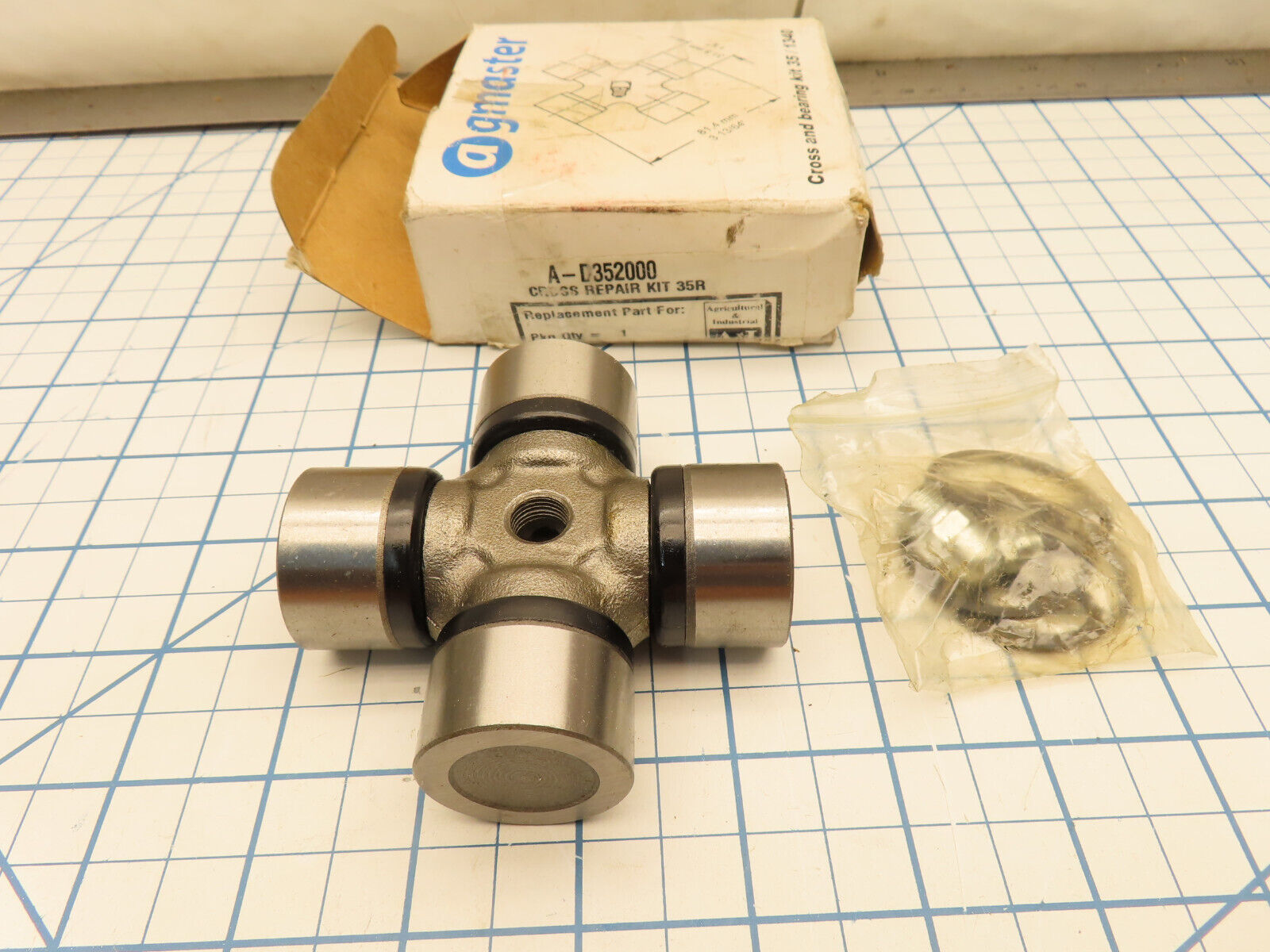 A Gmaster A-D35200 Cross Bearing U Joint 35/1340 BoX is Ugly - $29.01