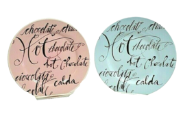 Rosanna Hot Chocolate Script Plates Drizzled on 1 Blue &amp; 1 Pink 8&quot; Set Of 2 - $13.09