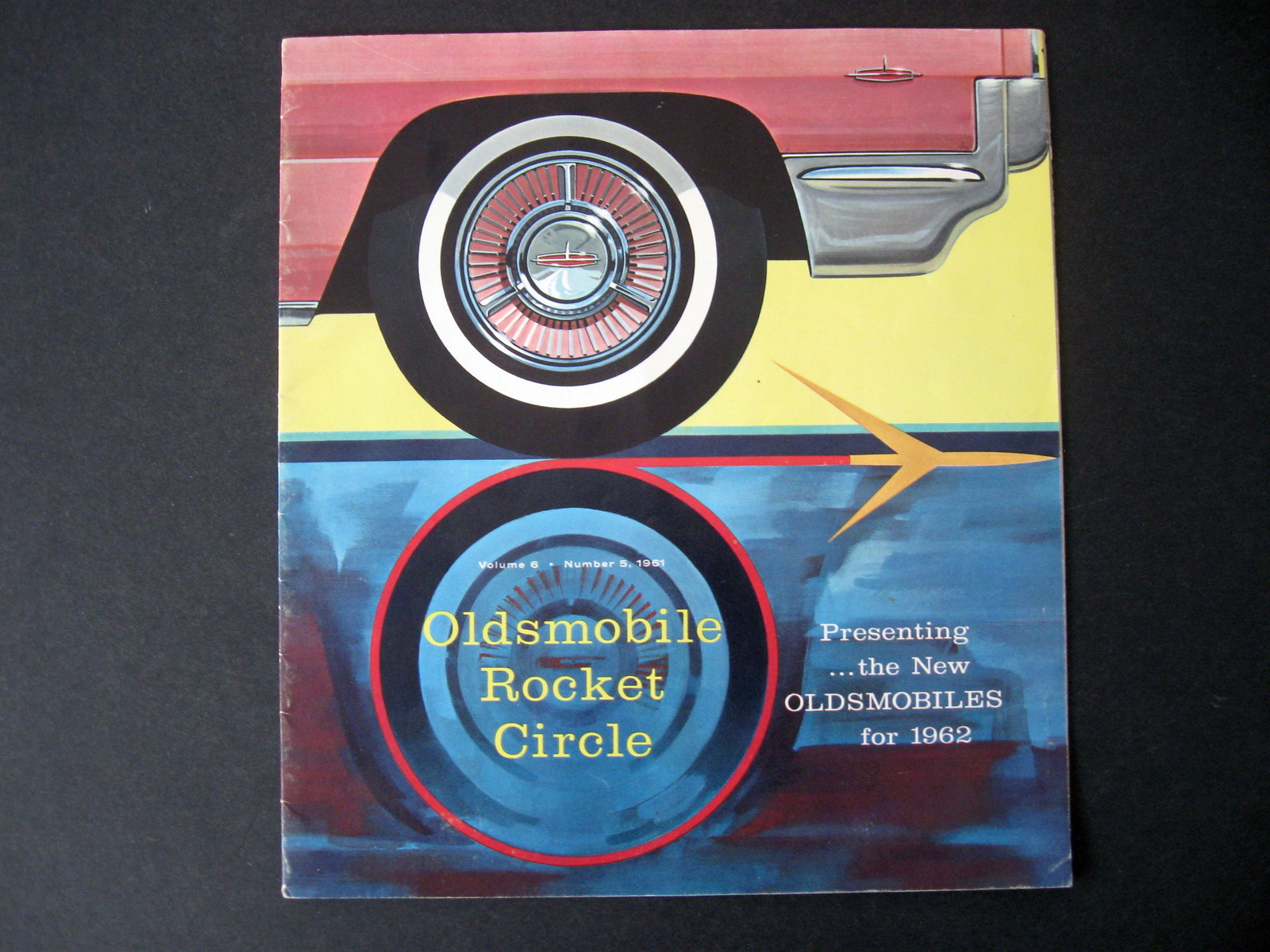 1961 Oldsmobile Rocket Circle Sales Brochure Presenting New 1962 Oldsmobiles  - $24.99