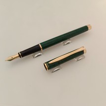 Pelikan Classic P381 Green Lacquer Gold Trim Fountain Pen 14kt Nib - £156.14 GBP