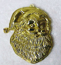 1983 Hallmark Embossed Brass Color Ornament - SANTA&#39;s FACE - £9.59 GBP