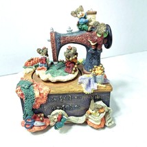 Music Box Mice Playing on Sewing Machine Plays My Favorite Things Fancy WORKS - £22.81 GBP