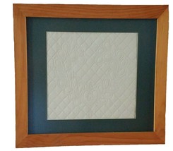 Hand Quilted Folk Art Heart 23x19 Framed White On Green Border Non Glare - $1,341.39 MXN