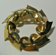 Vintage Kramer of New York Gold-tone Round Swirl Wreath Brooch 2.1/4&quot; - £34.83 GBP