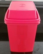 NEW Tupperware 8 cup Large PICK A DELI Passion Red 2L Strainer lifter Pickles - $23.44