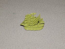 Game of Life Pirates of the Caribbean 2005 Dead Mans Chest #42941 Green Ship - £9.25 GBP