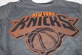 NY Knicks tee Shirt  Mens Size Large Official Tag Color Gray Raised Graphic - £10.76 GBP