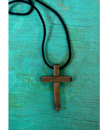 VINTAGE HAND CARVEDO WOODEN CROSS PENDANT - €5,11 EUR