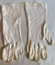 Vintage Womens Embroidered cream gloves - $10.14