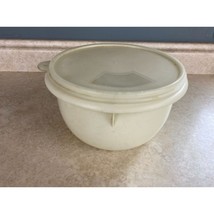 Tupperware Made In Canada 64 Fluid Ounce Storage Bowl With None Tupperwa... - $8.90