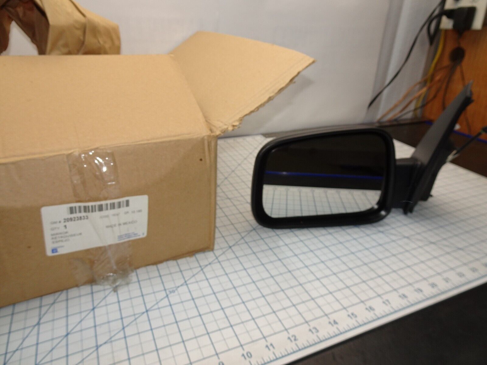 GM 20923833 Side View Mirror Drivers Left LH 3 Wire Connector  General M... - $87.06
