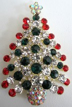 CHRISTMAS TREE BROOCH PIN BEAUTIFUL RED, GREEN, CRYSTAL &amp; AURORA RHINESTONE - $365.67 MXN