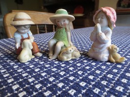 Set Of 3 Vintage Holly Hobbie Miniatures China Figurines - Approx. 3&quot; Tall - £9.59 GBP