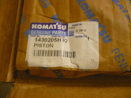 New OEM Komatsu Piston 1430205H92 Open Packaging - £73.84 GBP