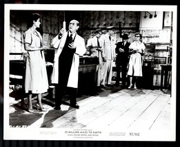 20 Million Miles to Earth 8x10 Still William Hopper Frank Puglia Joan Taylor ... - £21.76 GBP