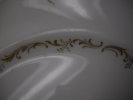 Royal Doulton Dinner Plate Richeleiu Pattern White Scalloped Edge Gold Design - £23.45 GBP