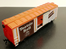 Vintage Life Like Sliding Door Tootsie Roll Box Car HO Scale 8485 Made H... - $17.95