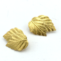 CROWN TRIFARI yellow gold-plated double leaf clip-on earrings - vintage 1.25&quot; - £19.54 GBP