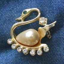 Elegant Rhinestone &amp; Faux Pearl Gold-tone Swan Brooch 1950s vintage 1 1/4&quot; - £12.02 GBP