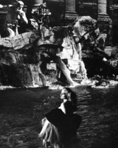Anita Ekberg in La dolce vita iconic bathing in Trevi Fountain Rome scene 16x20  - £55.77 GBP