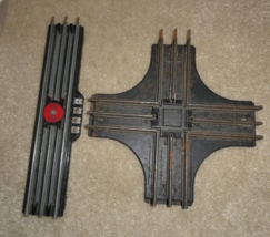 Vintage O Gauge Lionel Remote Control Track Section and 020 Crossing - $18.81