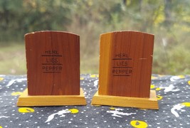 San Antonio Souvenir Salt and Pepper Shaker Set Headstones Wooden - £9.74 GBP