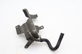 02-05 SUBARU IMPREZA WRX FUEL RAIL COVER BRACKET E0113 image 2