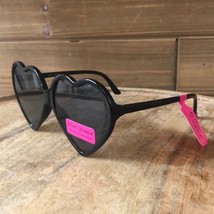 NWT Betsey Johnson Heart Shaped Black Sunglasses - £22.20 GBP