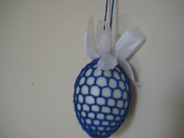 Vintage Easter Egg Deco Ornament 2.5&quot;x2&quot; blue pattern with white bow - £15.90 GBP