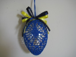 Vintage Easter Egg Ornament 3.5&quot;x2.5&quot; blue pattern w/ yellow &amp; blue bow ... - £15.89 GBP