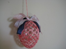Vintage Easter Egg Deco Ornament 2.5&quot;x2&quot; pinkish shaded w/ purple white bow - £15.69 GBP