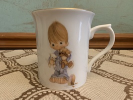 Vintage 1983 Enesco Precious Moments &quot;Blessed Are The Peacemakers&quot; Mug - $14.99