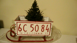 Sleigh planter in white metal image 5