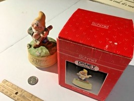 Schmid Walt Disney Co Happy 7 Dwarfs Music Box Figurine Boxed 018-95 - £11.89 GBP