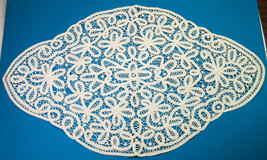 Vintage 25&quot; x 15&quot; Hand Made Crocheted Lace Doily Table Cover Off-White C... - £4.80 GBP