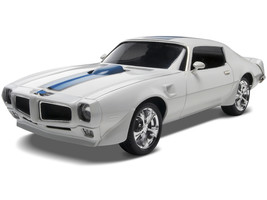 Level 4 Model Kit 1970 Pontiac Firebird 1/24 Scale Model by Revell - £40.91 GBP