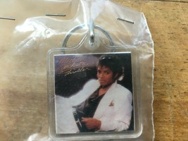 Michael Jackson Thriller Keychain (1983) &amp; Pin-Back Button w/ Backer Card (1984) - £8.66 GBP