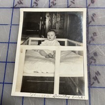 Vintage Photograph Baby In Crib 1940s Black And White 3 1/4 x 4 1/2 - €6,97 EUR