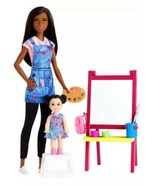 Barbie Art Teacher Playset with Brunette Doll &amp; Toddler Toy Art Easel Pa... - £18.87 GBP