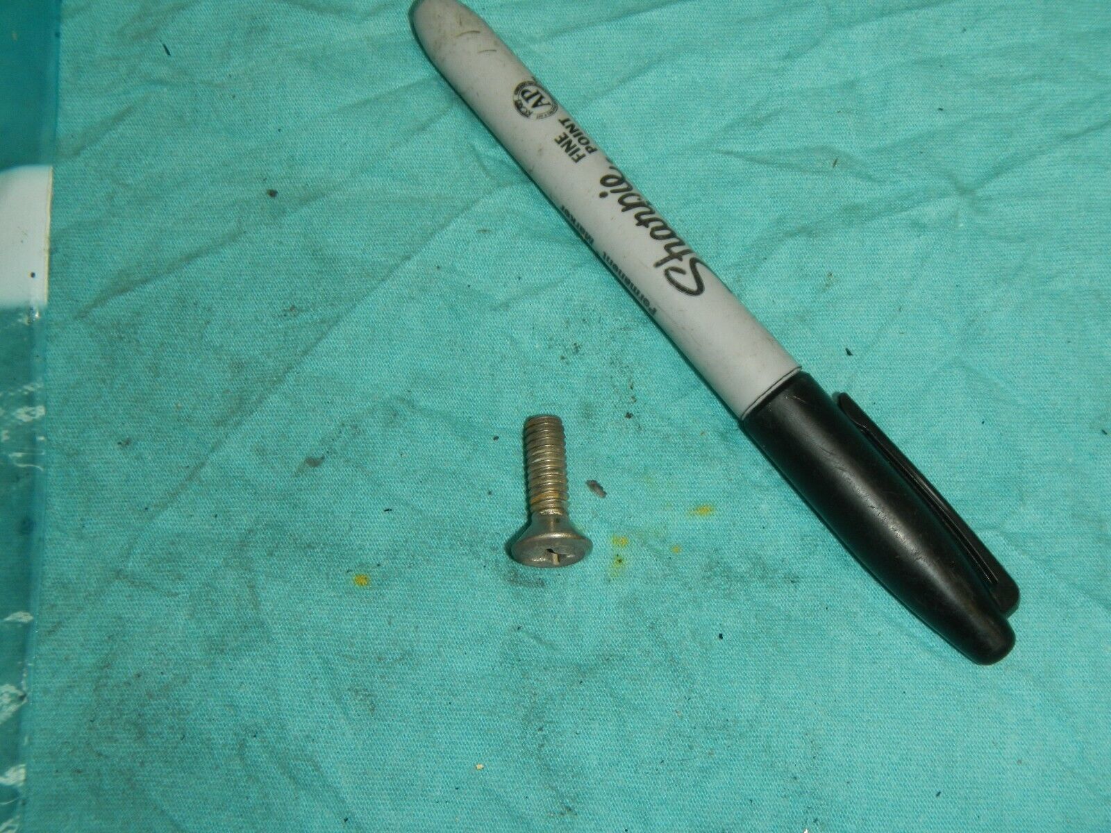 Seat mount screw 1979 Harley Davidson Sportster XLH 1000 XL XLCH - $4.94