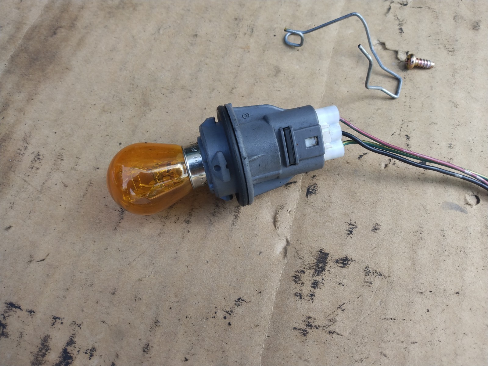 92-00 CIVIC EG EK OEM HeadLight CONNECTOR, Retainer Clip, Turn Signal Socket #2 Item image 7