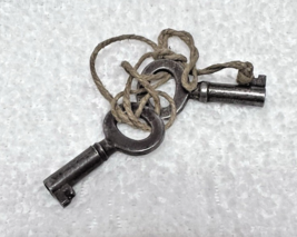 2 Antique Metal Keys Miniature 1.5 Inch Dark Metal Steampunk - $12.38