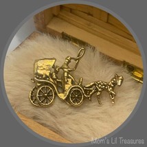 Vintage Horse Carriage Brooch Lapel Pin Brooch ⚜️ - £7.77 GBP