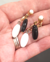 Vintage Dangle Earrings Black White Drop Gold Tone Screw Back Clip On UN... - $11.74