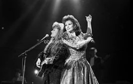 Wynonna and Naomi Judd - The Judds - 8x10 BW Photograph - €12,63 EUR