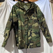 US Army Gore-Tex Cold Weather Parka Men&#39;s Large Short Woodland Camo ECWCS - $108.89